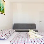 Сasa de vacaciones Stone House Dragan In The Very Center, With Pool Table, Two Balconies And The Sea View