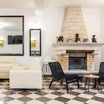 Сasa de vacaciones Stone House Dragan In The Very Center, With Pool Table, Two Balconies And The Sea View