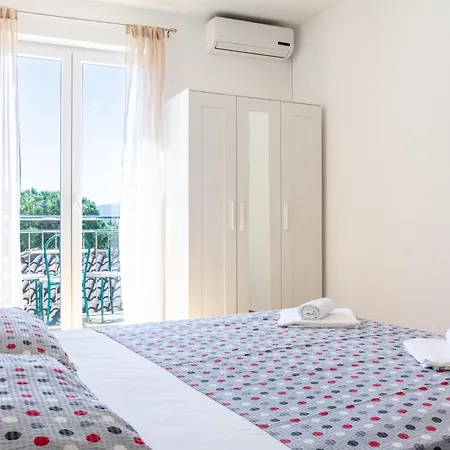Holiday home Stone House Dragan In The Very Center, With Pool Table, Two Balconies And The Sea View Bol