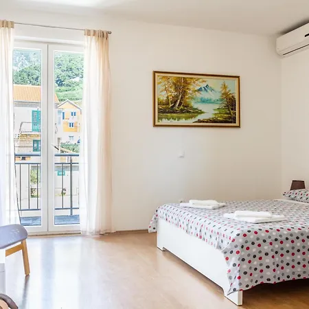 Stone House Dragan In The Very Center, With Pool Table, Two Balconies And The Sea View *