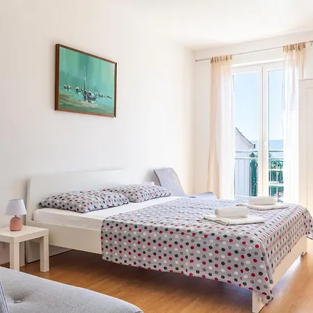 Stone House Dragan In The Very Center, With Pool Table, Two Balconies And The Sea View *